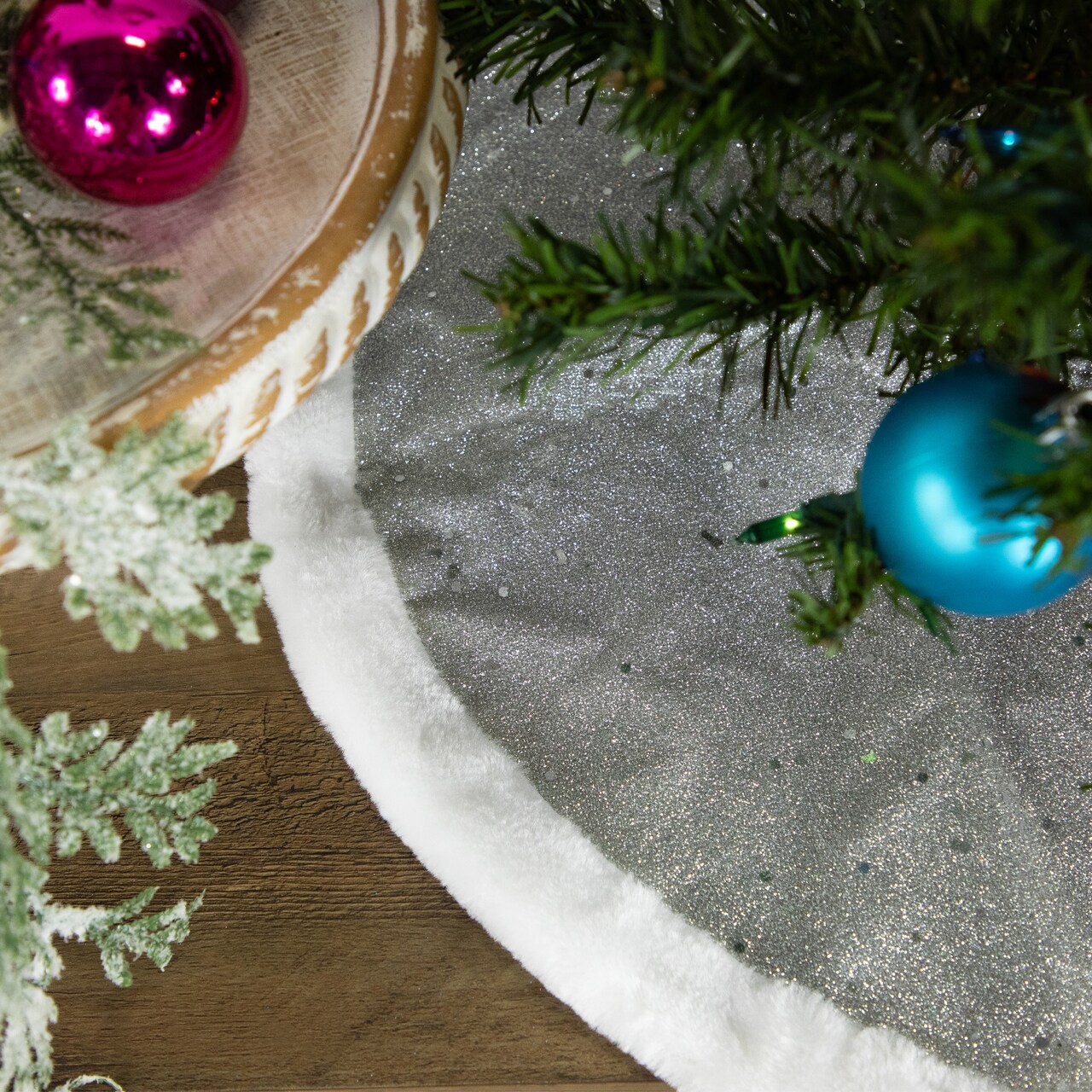 Northlight 20" Silver Glittered Mini Christmas Tree Skirt with White Fur Trim